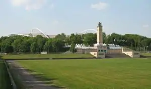 祭典緑地及び競技場と鐘楼