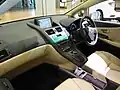 非常に小さいセレクターレバーを採用した例レクサス・HS