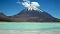リカンカブール山とベルデ湖。