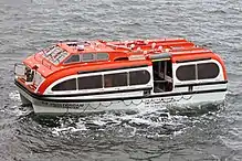 クルーズ客船オーステルダムに搭載された双胴型の救命ボート兼用テンダーボート