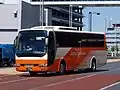 貸切車による空港路線の増発便の例（三菱ふそう・エアロエース）