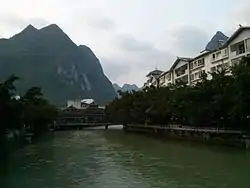 市街地を流れる澄碧河と金水橋
