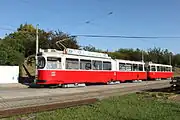 車体左側には乗降扉が存在しない