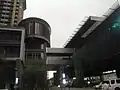 駅舎と直結したビル