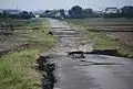 液状化現象で損壊した道路(茨城県稲敷市、2011年4月10日撮影)