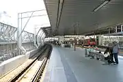 プラットホーム