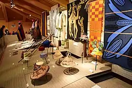 アフリカの民族衣装の展示