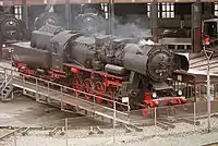 52.80形79号機ドイツ国営鉄道（東ドイツ国鉄）へ継承され、1960年代に大規模近代化改修工事を施工されて52.80形と区分された200両の内の1両。50形などの一般機に準じた装備・機能に整備されている。