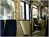 車内（乗降扉付近）