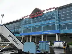郊外にあるロンボク国際空港