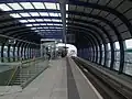 プラットホームの東を見る