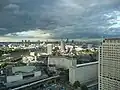 ロンドン・アイから見たロイヤル・フェスティバル・ホール (左下) (2008年7月)