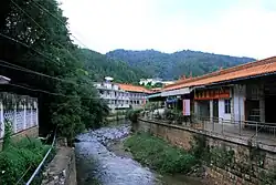 象鼻温泉街を流れる竜洞河