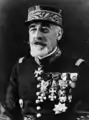 Mle1893を着用した中将。将官用襟章を付けている。ルイ・フォーリィ（フランス語版）