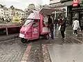 フランスで営業する3輪車形態のキッチンバイク