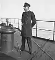 海軍少将。襟は開襟。（ルシアン・ラカージ（フランス語版）、1915年）