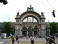 旧駅の一部がモニュメントとして残るルツェルン駅