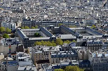 サクレ・クール寺院から見るリセ・ジャック＝ドゥクール (Les bâtiments du lycée Jacques-Decour vus depuis le dôme du Sacré-Cœur.)