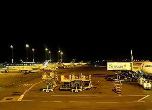 夜間の駐機場