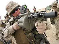 イラクでMGL-140を構えるアメリカ海兵隊の兵士