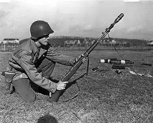 22mmライフルグレネード画像はM1ガーランドに装着されたもの。銃弾より重いグレネードは、反作用の影響で反動も相当大きくなる