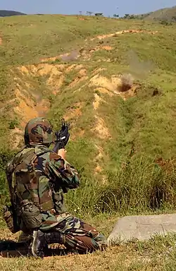 米軍の演習で使用されるM203とその着弾。