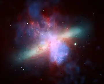 M82(チャンドラ、ハッブル、スピッツァーのデータの統合処理画像)