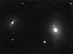 M85(右)とNGC 4384(左)
