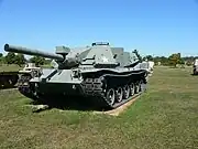 MBT-70。砲塔側面の三角形のものは重量調整用のウェイトメリーランド州アバディーンのアメリカ陸軍兵器博物館の展示車両