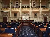 メリーランド州議会の本会議場(左: 上院, 右: 下院)