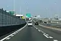 都市型高速のためIC間隔が狭いことから矢継ぎ早に分合流が繰り返される。平田ICからの合流直後ただちに清洲東出口が現れ、直後に清洲JCTで分合流する。
