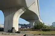 東北部の一部でも採用されている。奥は庄内川橋。