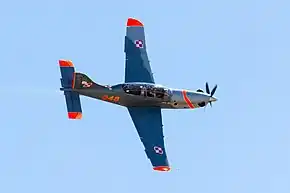 展示飛行中のPZL-130TC I