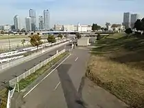 20街区手前の未整備箇所（2014年3月29日撮影）※20街区の開発および当公園との接続デッキは2020年に完成