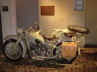 側方、単車側