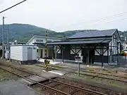 再リニューアル後の駅舎(2010年6月、ホーム側より)