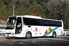 3列シート車エアロエース元南国交通さつま号用に導入された、納車直後バスジャック事故に遭遇している。