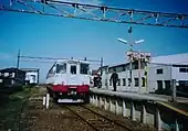 廃止前のホームと停車中の列車（2004年）