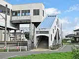 東口