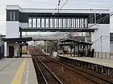 ホームと跨線橋