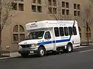 2004 E-250、ニューヨーク市トランジットバスである、Access-A-Ride van