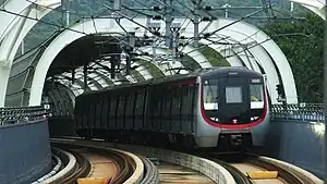 南港島線の車両「S-train」(海洋公園駅)