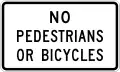 通行止（R5-10b）歩行者、自転車