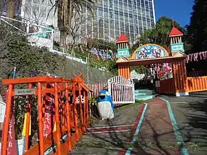 本館玄関前