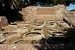 保存用瓶のある建物