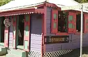 メインストリートの店舗