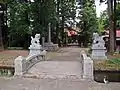 参道と石橋