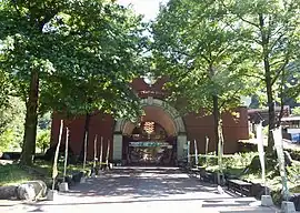 本館を玄関正面より