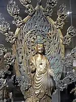524年の北魏の仏教青銅器、燃えるようなマンドルラの内側に二重の光輪がある