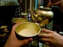 真鍮製のやかんとサバル。